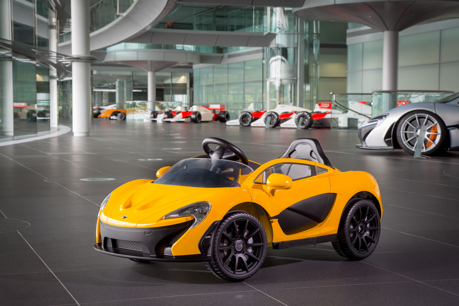 Първият електрически McLaren е играчка